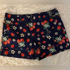 NWT NY&C navy and strawberry patterned shorts 4 inches long size 10